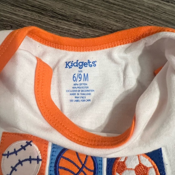 Sports onesie - Picture 3 of 4